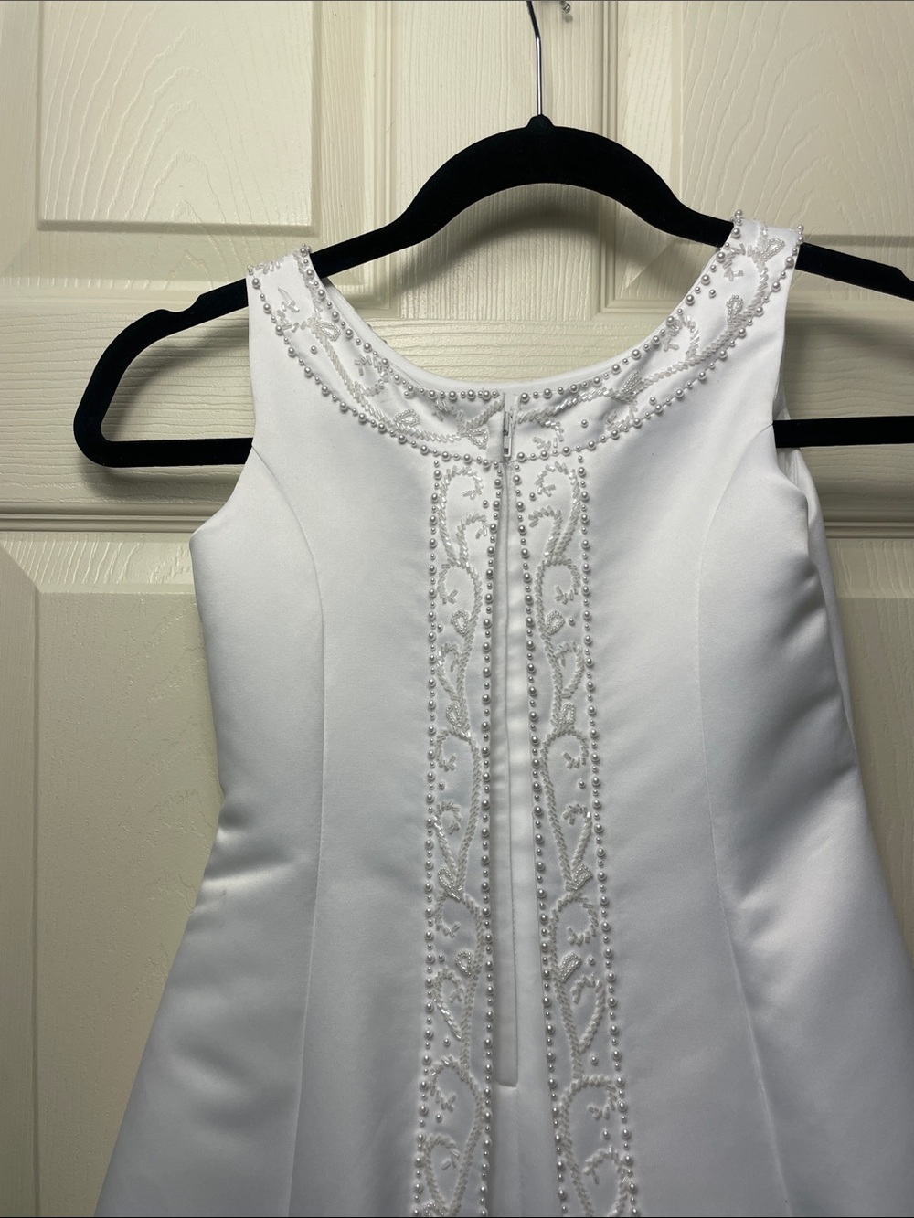David’s bridal White Sleeveless Flower Girl Dress with Beaded Neckline NWOT - Picture 4 of 8